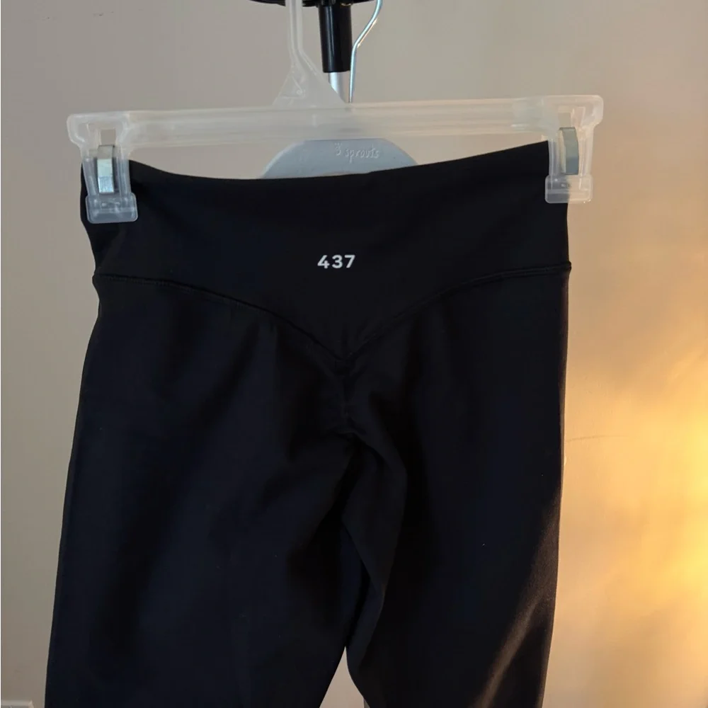 437 Chic Black and White Activewear Set - Picture 6 of 8